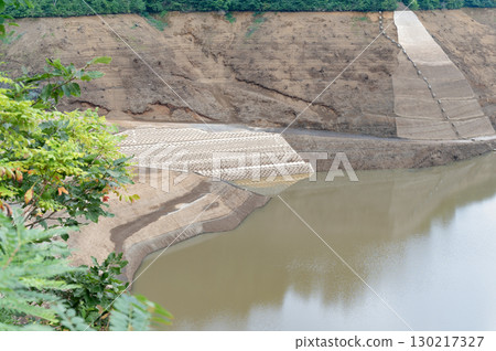 岩沢沢水壩乾涸時的景色 130217327