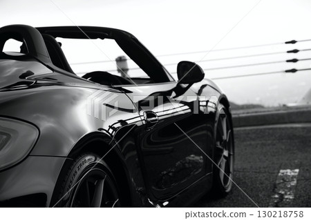 有光澤的黑色敞篷車 有光澤的黑色敞篷車 130218758