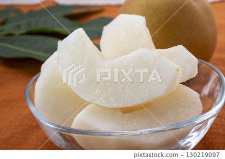 香甜可口的梨 130219097