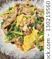 用蠔油炒牛肉和小松菜，味道鮮美 130219560