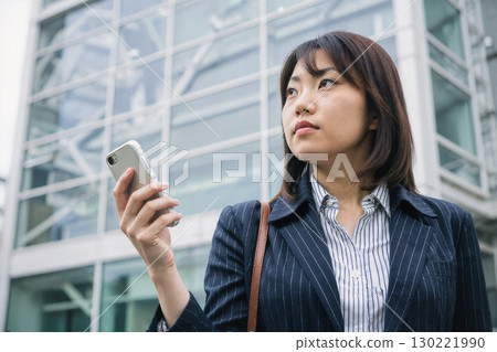 Female managers and businesswomen 130221990