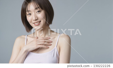 注重皮膚健康的年輕女性 130222226