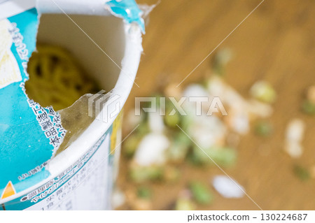 [Damage] Cup noodles nibbled by a mouse 130224687