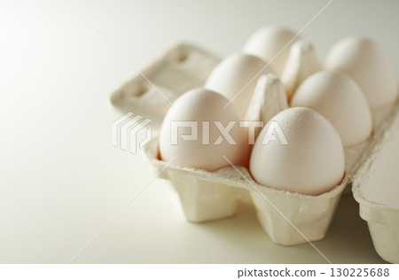 Half a dozen eggs (shiratama) in a paper container Half a dozen eggs (shiratama) in a paper container 130225688
