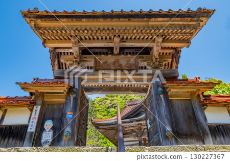 Maniji Temple, Sanmon Gate, Kakuji Temple, Tottori City, Tottori Prefecture Maniji Temple, Sanmon Gate, Kakuji Temple, Tottori City, Tottori Prefecture 130227367