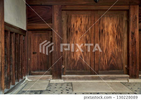 Background material of traditional Japanese architecture. Well-maintained wooden gates and gates with a heavy texture. Background material of traditional Japanese architecture. Well-maintained wooden gates and gates with a heavy texture. 130228089