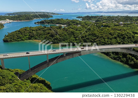 Warumi橋與翠綠的海(沖繩) Warumi橋與翠綠的海(沖繩) 130229438