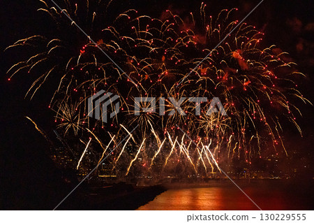 熱海海灘全年舉辦的煙火大會場景 熱海海灘全年舉辦的煙火大會場景 130229555