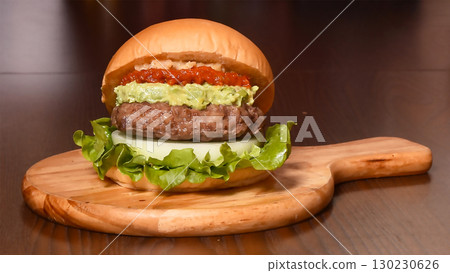 Avocado Beef Burger 130230626