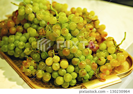 Fresh and vibrant grapes , showcasing a mix of colors. Perfect for healthy eating and fruit imagery. 130230964