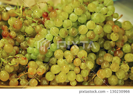 Fresh and vibrant grapes , showcasing a mix of colors. Perfect for healthy eating and fruit imagery. 130230966