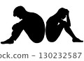 抑鬱的男人和女人的輪廓和他們的憂慮 130232587