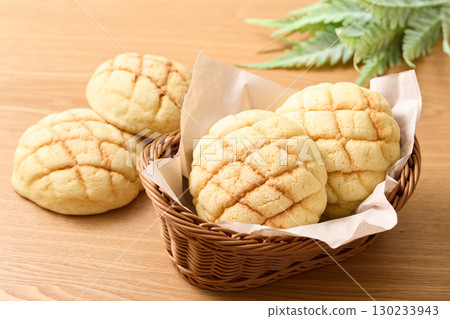 籃子裡的甜瓜麵包 籃子裡的甜瓜麵包 130233943