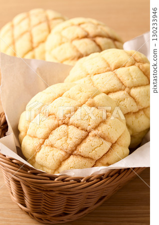 籃子裡的甜瓜麵包 籃子裡的甜瓜麵包 130233946