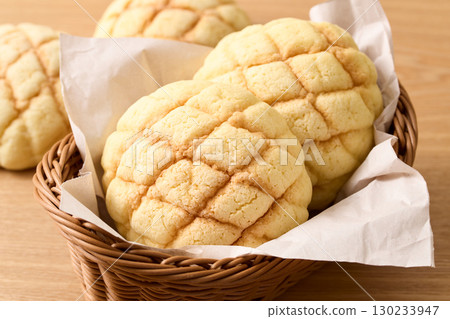 籃子裡的甜瓜麵包 籃子裡的甜瓜麵包 130233947