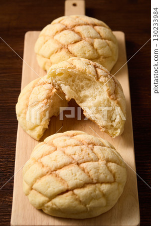 Melon bread 130233984