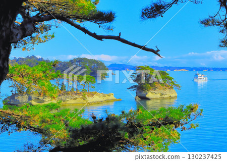 A refreshing blue sky and a view of Matsushima Bay from Matsushima and Oshima 130237425
