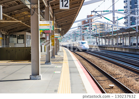Shinkansen platform (Nishi-Akashi Station) Shinkansen platform (Nishi-Akashi Station) 130237632