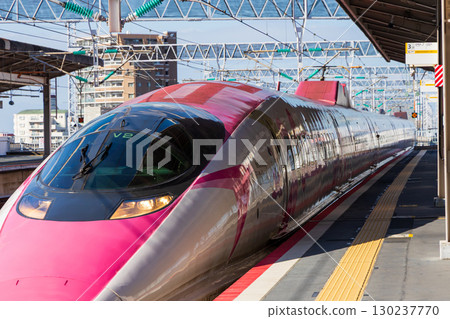 Shinkansen platform (Nishi-Akashi Station) 130237770