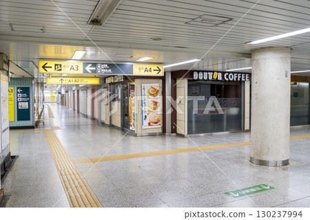 [Toei Asakusa Line] Gotanda Station entrance/exit early in the morning 130237994