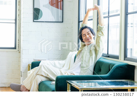 住在時尚屋裡的男人 130238017