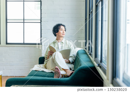 住在時尚屋裡的男人 130238020