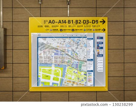 市中心地下道張貼的出站及轉乘訊息 市中心地下道張貼的出站及轉乘訊息 130238299