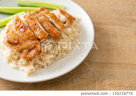Grilled Chicken with Steamed Rice 130238778