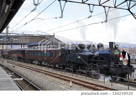 steam locomotive  130239520