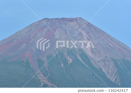 富士山頂的夏季風景 130242417