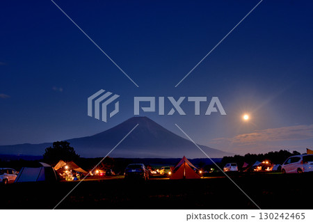 Camping with a view of the full moon rising from the foot of Mount Fuji 130242465
