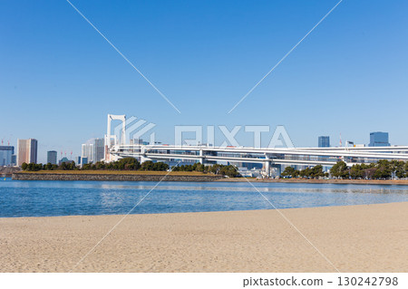 從Odaiba海灘公園的彩虹橋 130242798