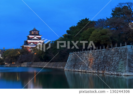 [Hiroshima Prefecture] Night view of Hiroshima Castle illuminated from the inner moat (honmaru and castle tower) 130244306