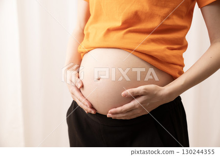 女性的胃懷孕8個月 女性的胃懷孕8個月 130244355