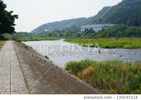 Scenery of the Sagami River near Kami-Oshima Campground in Midori Ward, Sagamihara City, Kanagawa Prefecture 130245318