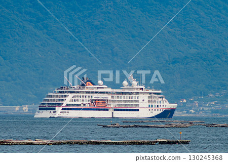 宮島海岸附近的豪華遊輪 130245368
