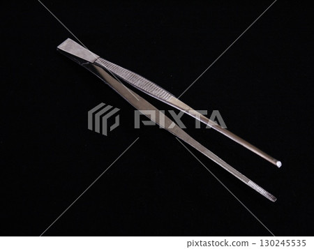 hookless tweezers 130245535