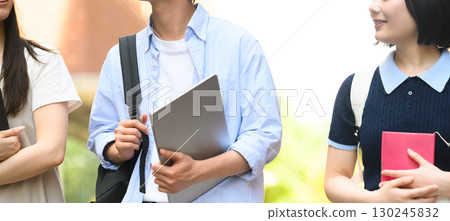 大學生形象畫像 130245832