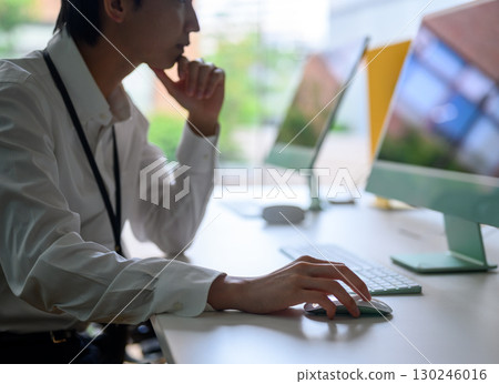 一個男人工作 130246016