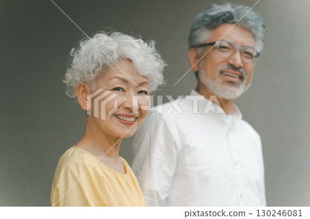 年長夫婦 130246081