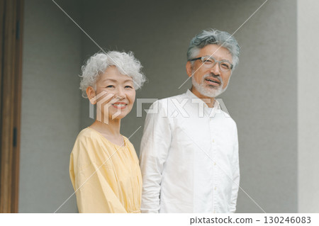 Senior couple 130246083