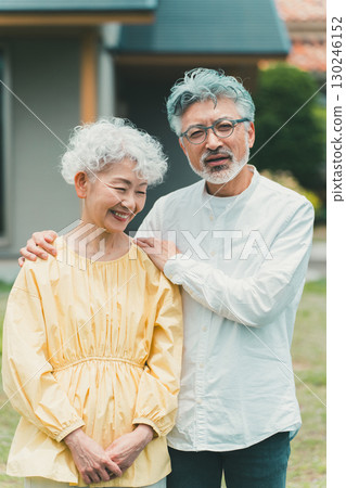 年長夫婦 130246152