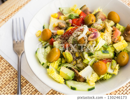 fresh vegetarian healthy vegetable salad 130246173