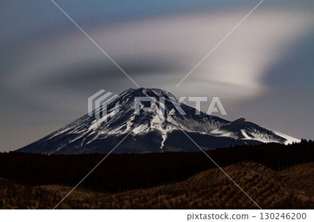 Breathtaking night view of Mt. Fuji and its cap clouds 130246200