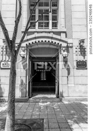 舊神戶外國人居留地神戶海岸大廈副入口（原三井物產神戶支店）：現代文藝復興建築 130246646