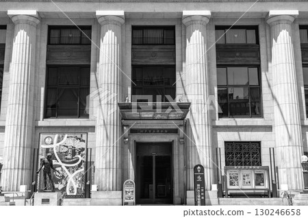 Kobe City Museum in the former Kobe Foreign Settlement, main entrance (former Yokohama Specie Bank Kobe branch), humanities museum 130246658