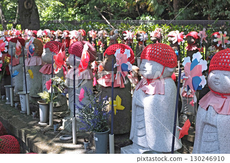 Sentaikoiku Jizo Bodhisattva and Koiku Jizo at Zojoji Temple [Minato Ward, Tokyo] 130246910
