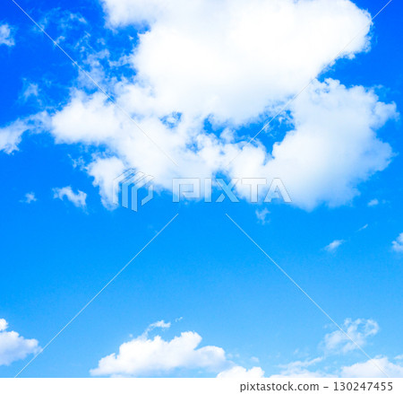 藍天白雲的簡單風景 130247455