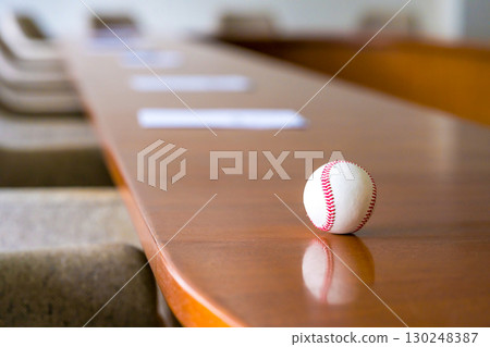 深情的會議室 130248387