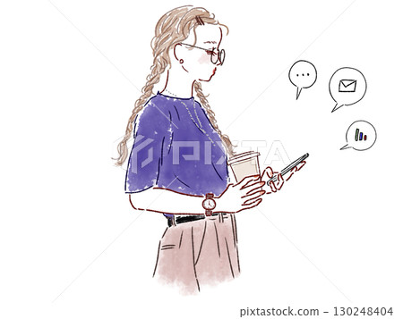 一位綁著辮子的女子正在查看她的智慧型手機 130248404